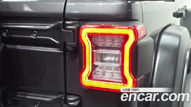 Jeep Wrangler 2022 — ფოტო 22/32