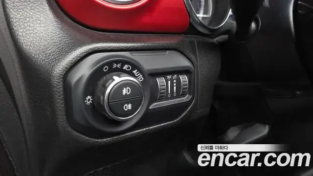Jeep Wrangler 2022 — ფოტო 18/32