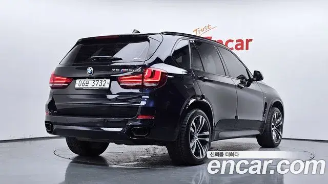 BMW X5 2018 — ფოტო 18/34