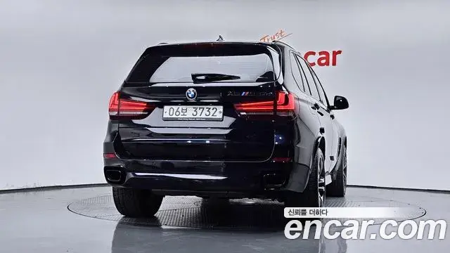 BMW X5 2018 — ფოტო 33/34