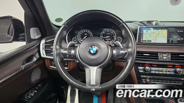 BMW X5 2018 — ფოტო 23/34