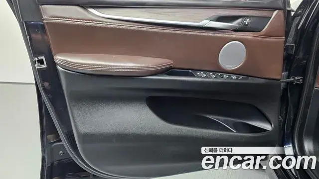 BMW X5 2018 — ფოტო 14/34