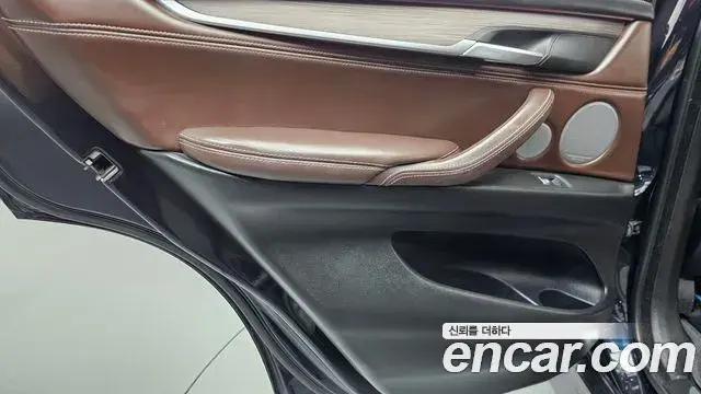 BMW X5 2018 — ფოტო 22/34