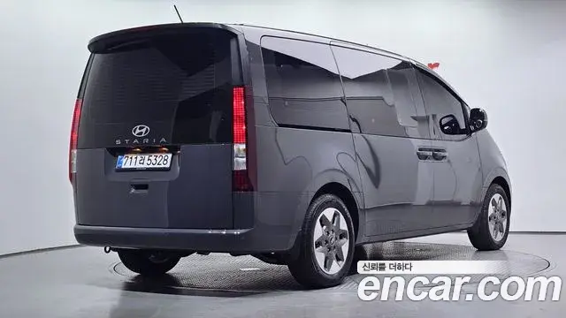 Hyundai Staria 2025 — Photo 2/30