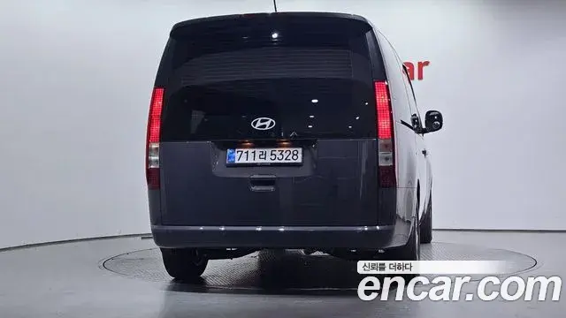Hyundai Staria 2025 — Photo 13/30