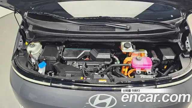 Hyundai Staria 2025 — Photo 6/30