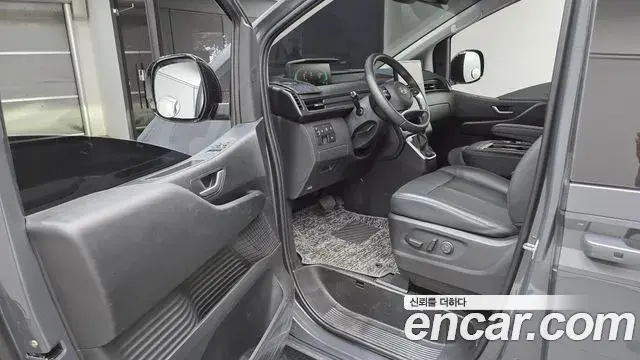 Hyundai Staria 2025 — Photo 26/30