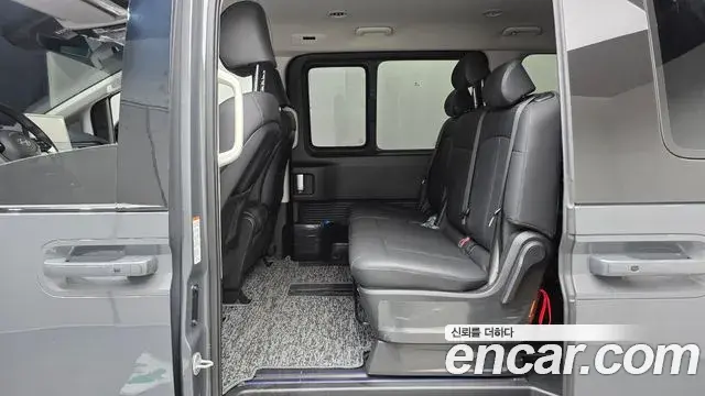 Hyundai Staria 2025 — Photo 10/30