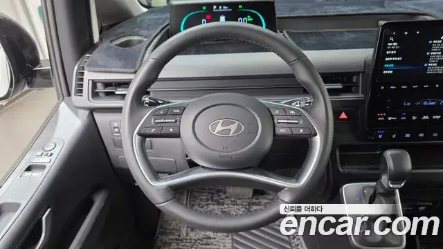 Hyundai Staria 2025 — Photo 27/30