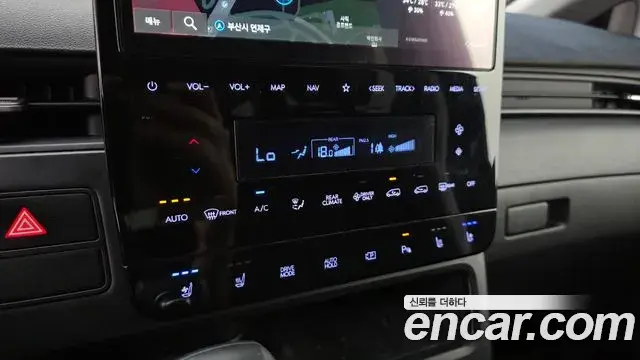 Hyundai Staria 2025 — Photo 28/30