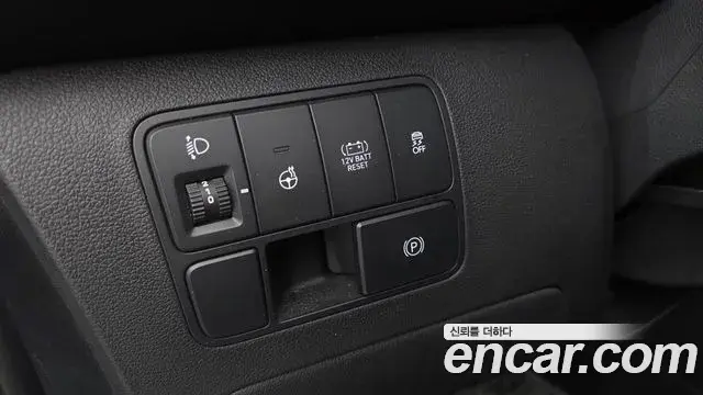 Hyundai Staria 2025 — Photo 3/30