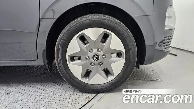 Hyundai Staria 2025 — Photo 12/30