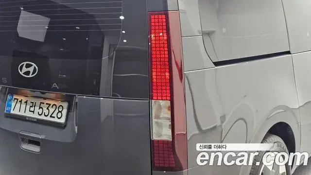 Hyundai Staria 2025 — Photo 25/30