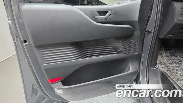 Hyundai Staria 2025 — Photo 21/30