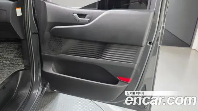 Hyundai Staria 2025 — Photo 7/30