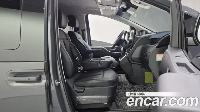 Hyundai Staria 2025 — Photo 19/30