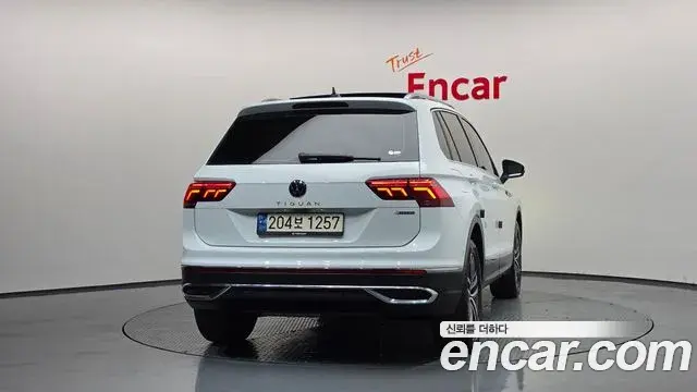 Volkswagen Tiguan 2023 — Photo 15/37