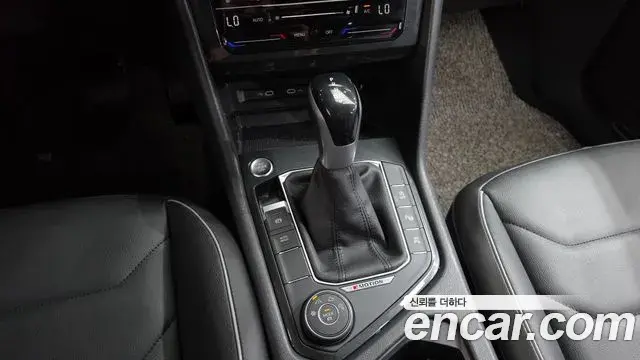 Volkswagen Tiguan 2023 — Photo 12/37
