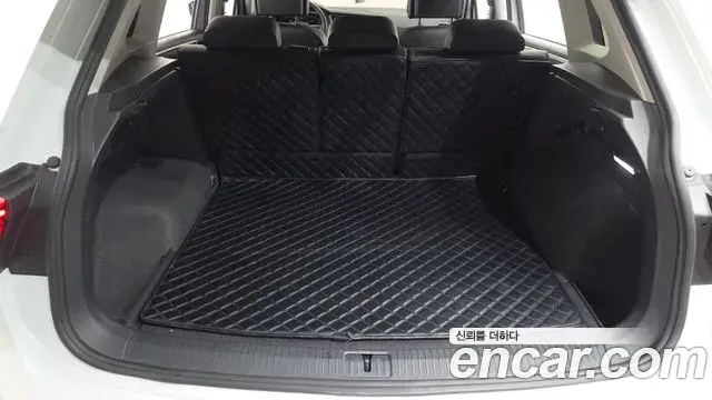 Volkswagen Tiguan 2023 — Photo 17/37