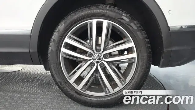 Volkswagen Tiguan 2023 — Photo 9/37