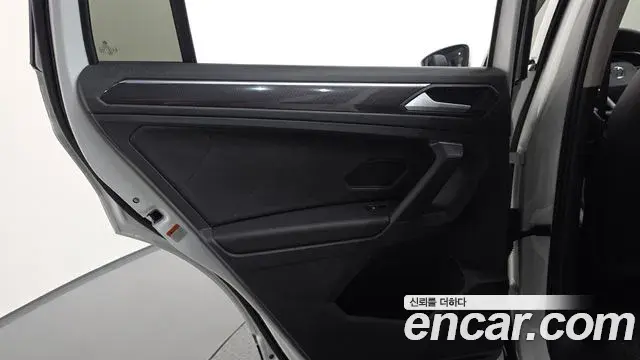 Volkswagen Tiguan 2023 — Photo 34/37