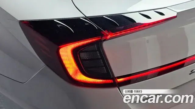 Hyundai Sonata Hybrid 2019 — Şəkil 18/40
