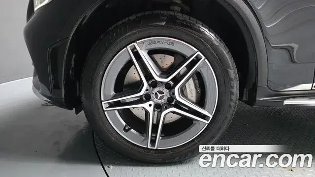 Mercedes-Benz GLC-Class 2021 — Photo 9/32