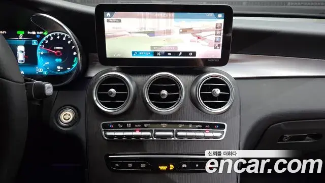 Mercedes-Benz GLC-Class 2021 — Photo 29/32
