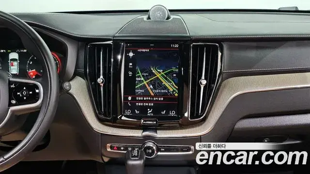 Volvo XC60 2018 — Фото 13/20