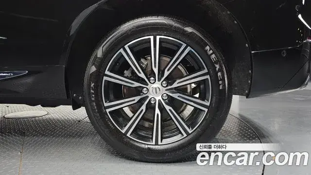 Volvo XC60 2018 — Şəkil 20/31