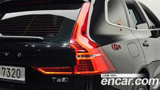 Volvo XC60 2018 — Şəkil 31/31