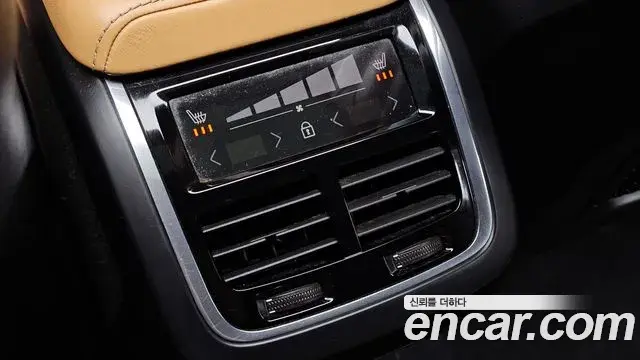 Volvo XC60 2018 — Şəkil 15/31