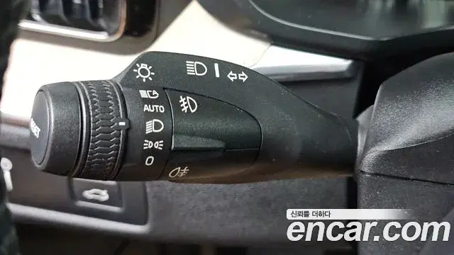Volvo XC60 2018 — Şəkil 21/31