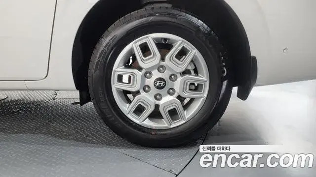 Hyundai Staria 2026 — Photo 10/33