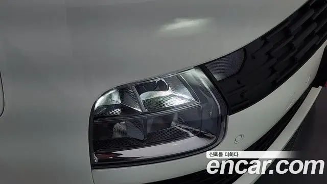 Hyundai Staria 2026 — Photo 2/33