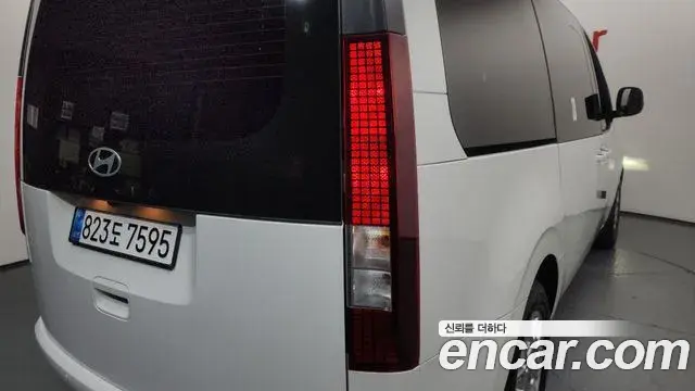 Hyundai Staria 2026 — Photo 14/33