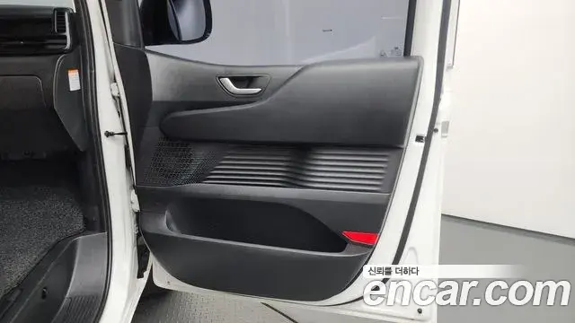 Hyundai Staria 2026 — Photo 17/33