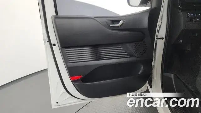 Hyundai Staria 2026 — Photo 6/33