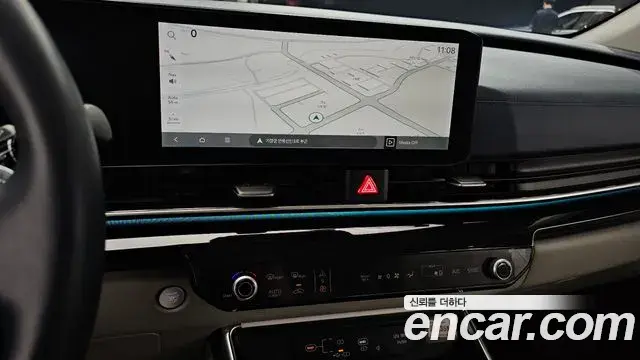 Kia Carnival 2024 — ფოტო 25/41