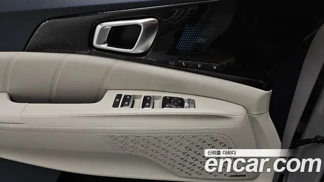 Kia Carnival 2024 — ფოტო 17/41