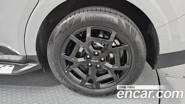 Kia Carnival 2024 — ფოტო 18/41