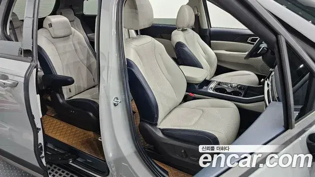 Kia Carnival 2024 — ფოტო 22/41