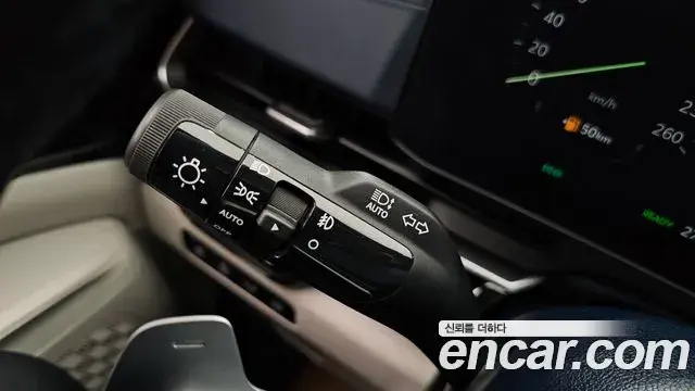 Kia Carnival 2024 — ფოტო 29/41