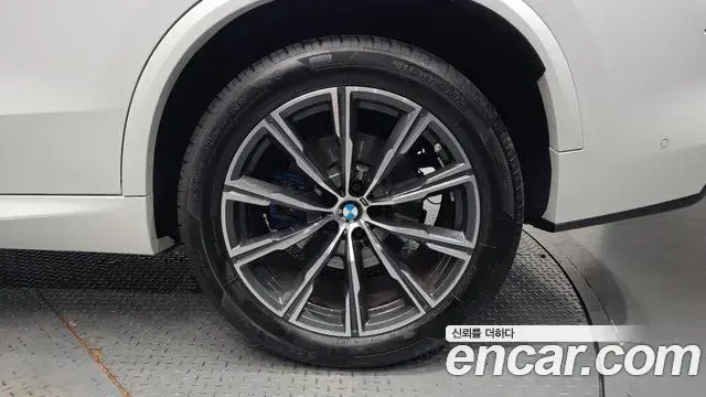 BMW X5 2024 — Photo 1/37