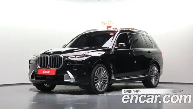 BMW X7 2023 — Photo 9/32
