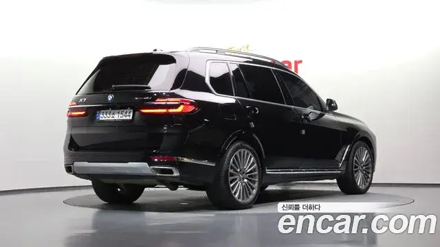 BMW X7 2023 — Photo 16/32