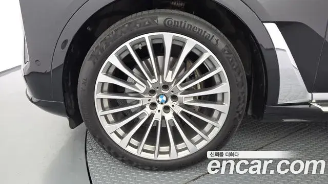 BMW X7 2023 — Photo 31/32