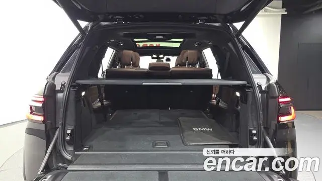 BMW X7 2023 — Photo 12/32