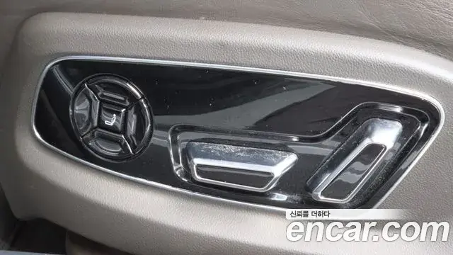 Audi A8 2021 — Фото 17/20