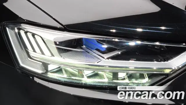 Audi A8 2021 — ფოტო 8/37